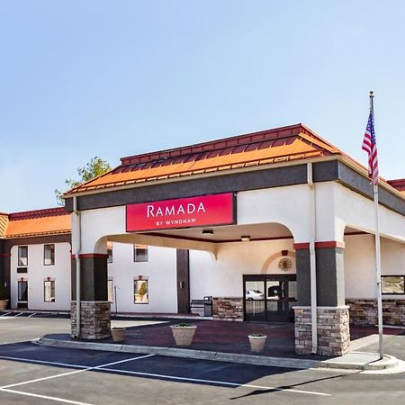 Ramada By Wyndham Hendersonville Buitenkant foto
