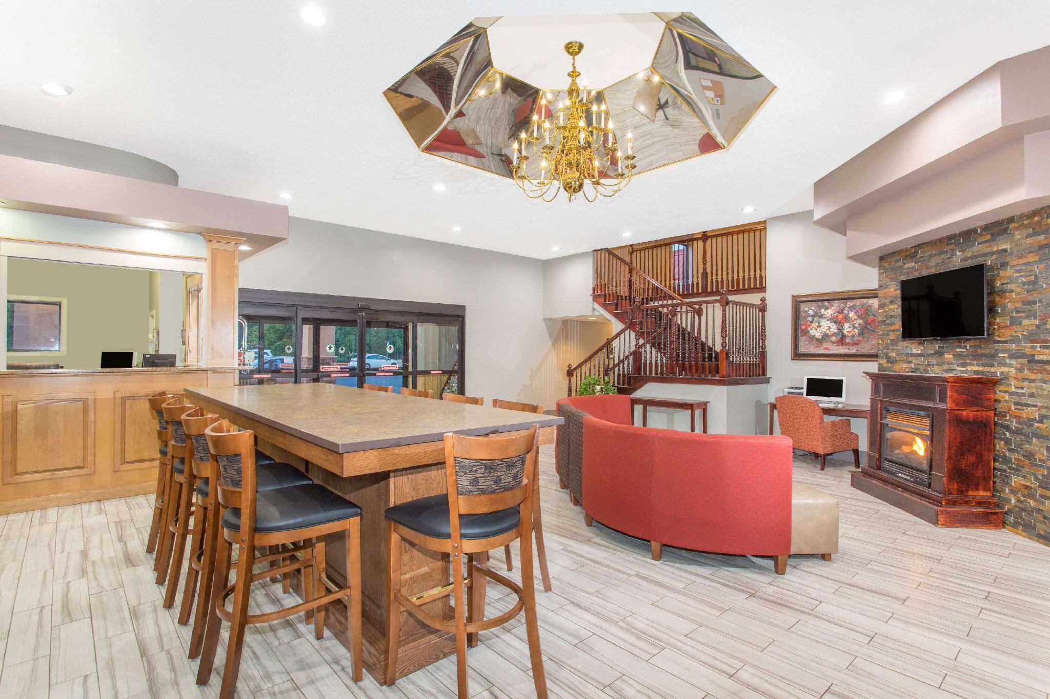 Ramada By Wyndham Hendersonville Buitenkant foto