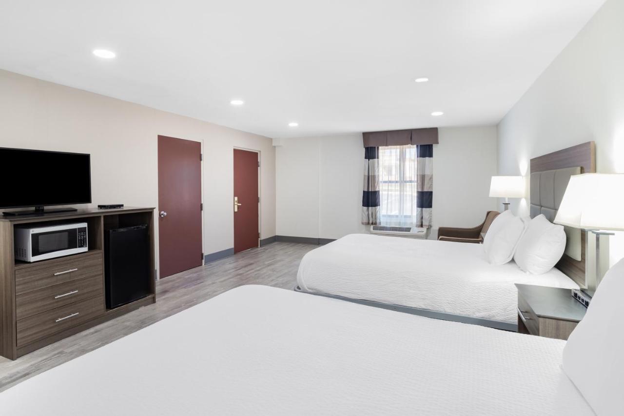 Ramada By Wyndham Hendersonville Buitenkant foto