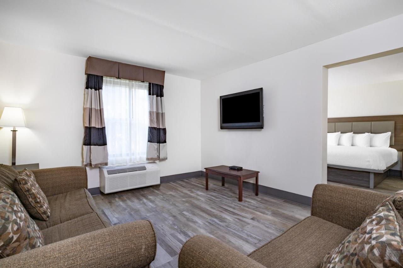 Ramada By Wyndham Hendersonville Buitenkant foto