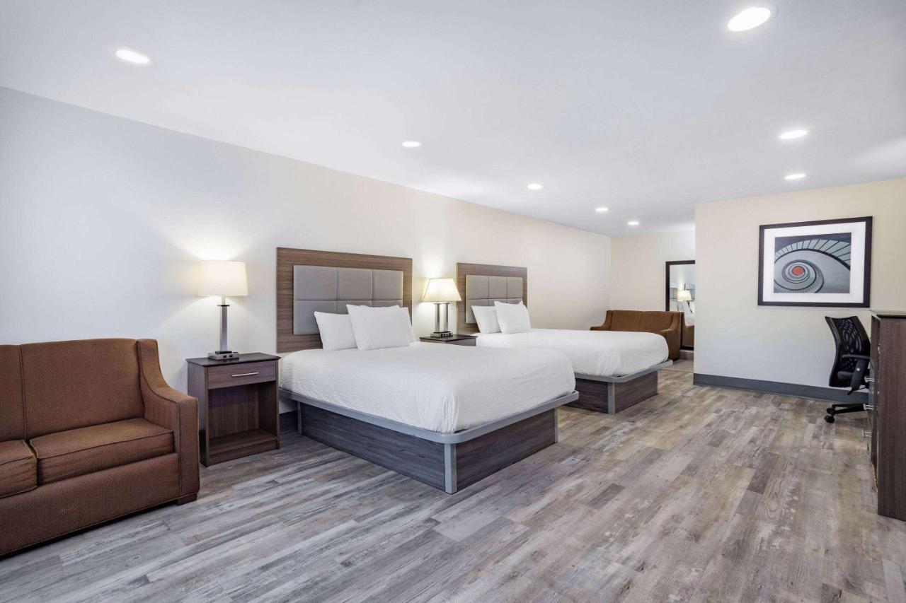Ramada By Wyndham Hendersonville Buitenkant foto