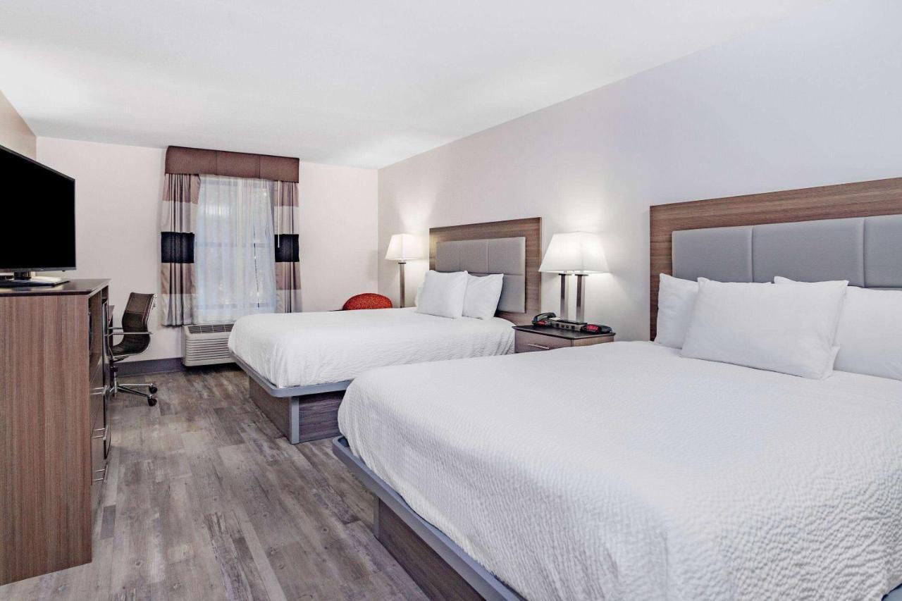 Ramada By Wyndham Hendersonville Buitenkant foto