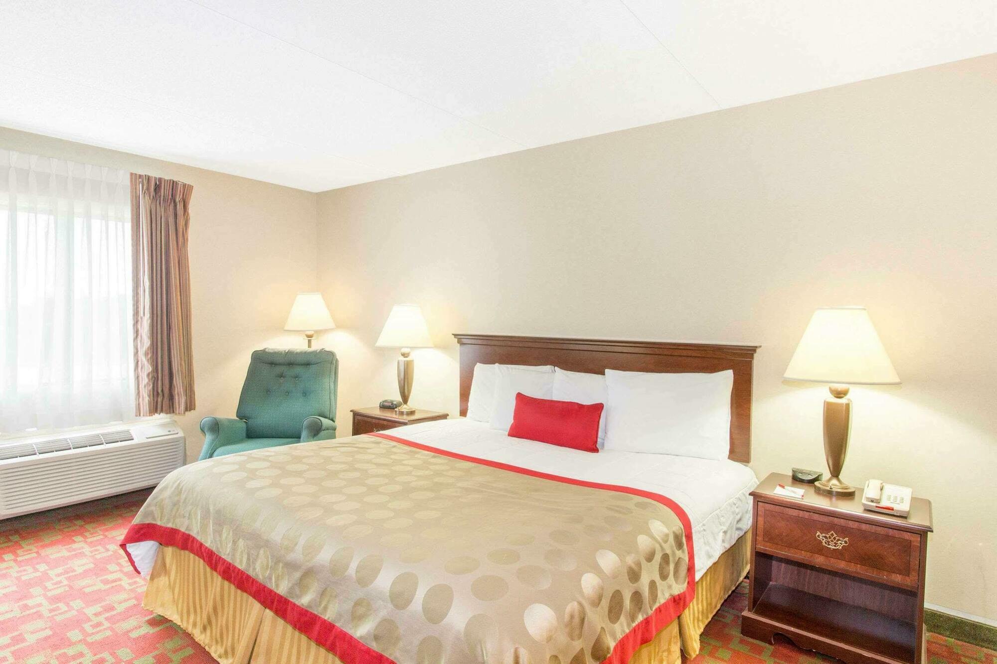 Ramada By Wyndham Hendersonville Buitenkant foto