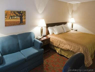 Ramada By Wyndham Hendersonville Buitenkant foto